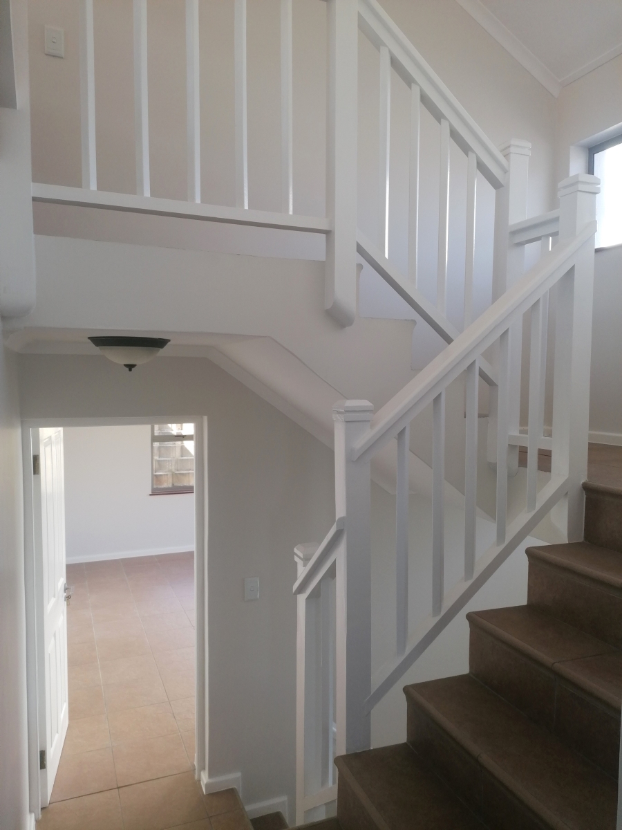 To Let 4 Bedroom Property for Rent in Glencairn Heights Western Cape